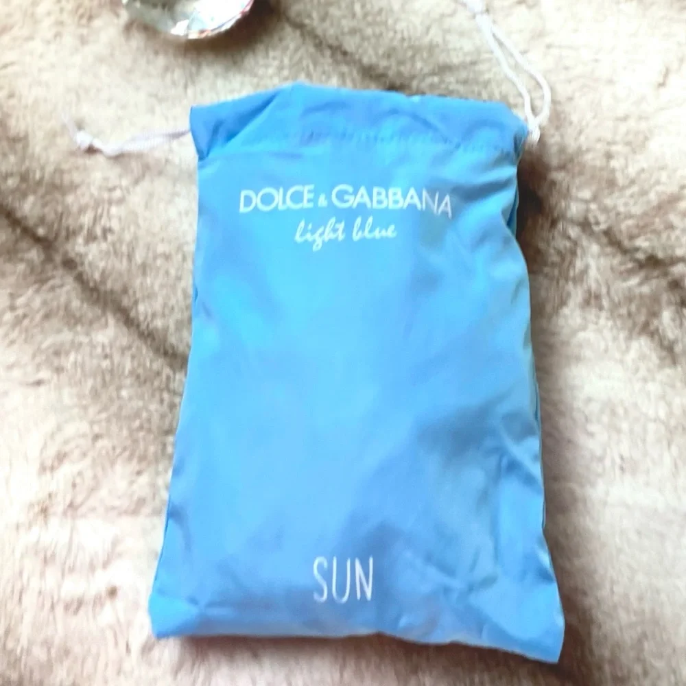 Dolce & Gabbana travel cosmetics beach poach bag storage organiser